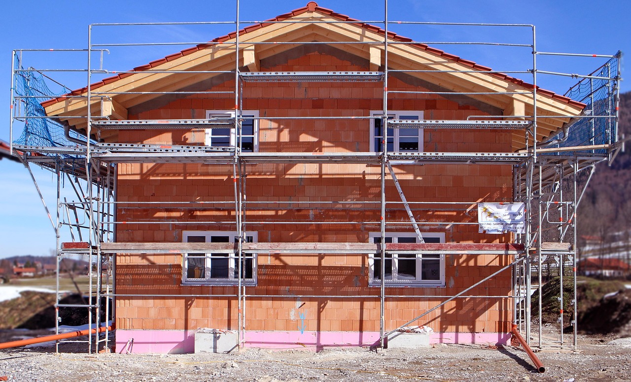 Prenova hiše: Kako se je lotiti in na kaj biti pozoren